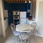 Joli Mezzanine Avec Parking Et Wifi La Roquille Apartmán Agde