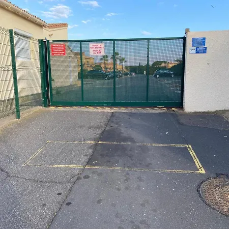 Joli Mezzanine Avec Parking La Roquille *