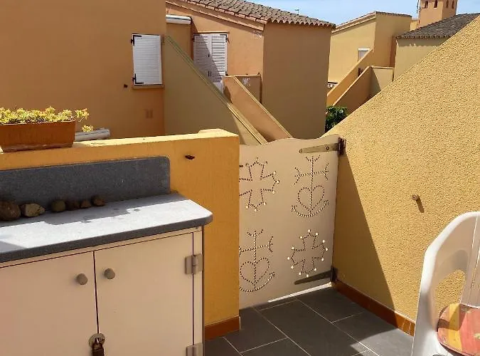 Joli Mezzanine Avec Parking Et Wifi La Roquille *